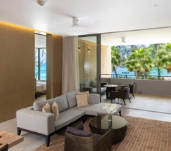 Двухместный люкс Azure с балконом двуспальная кровать в Twinpalms MontAzure Phuket Resort