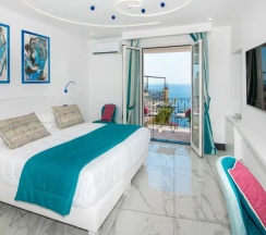 Двухместный номер Deluxe Seaview (двуспальная кровать) в Positano Art Hotel Pasitea