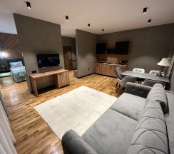 Двухкомнатный улучшенный люкс с кухней в Tash maral