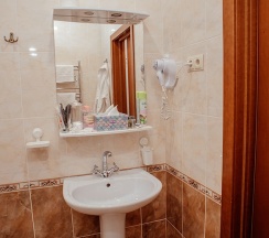 Большой стандарт (окнами во двор) в Brothershotel.ru