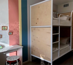 Четырёхместный номер с общей ванной комнатой в Форвикс