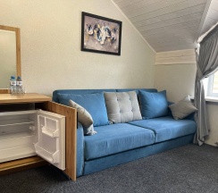 Номер-студио - Двухуровневый на мансарде в Шатун