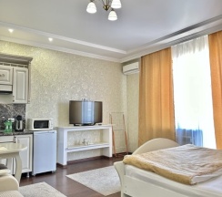 Трехместный полулюкс в Rich house