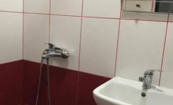 Двухместный номер Comfort с балконом и с видом на горы двуспальная кровать в Якорь