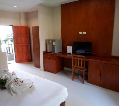 Двухместный номер Deluxe с видом на море двуспальная кровать в Отель Kata Beachwalk