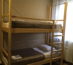 Кровать в 4-местном общем номере в Славянка