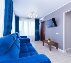 Двухместный полулюкс (Главный корпус) с 2 комнатами с балконом двуспальная кровать в Литфонд