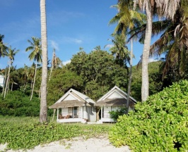 Двухместное бунгало рядом с пляжем двуспальная кровать в Secret Beach Bungalows