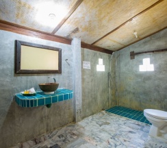 Бунгало Standard с вентилятором (без горячей воды) рядом с пляжем в Bottle Beach 1 Resort