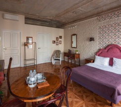 Делюкс в Metropolis Hotel