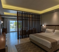 Люкс Posh Club Presidential в Sunrise Crystal Bay Resort