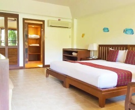 Двухместный номер с джакузи Deluxe двуспальная кровать в Birds and Bees Resort