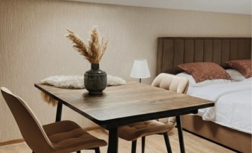 Двухместная студия Мансарда с красивым видом из окна двуспальная кровать в Eva Apartments