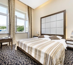 Двухместный номер Superior с видом на гавань двуспальная кровать в Hotel Lapad