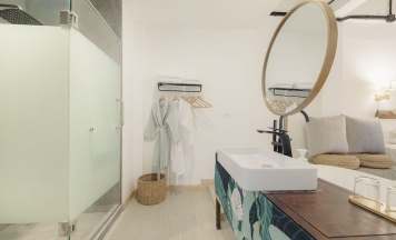 Двухместный номер Premium двуспальная кровать в YOLO Bangkok Boutique Hotel