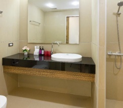 Вилла с 6 комнатами с балконом в Tropicana Pool Villa
