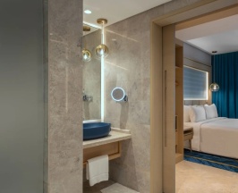 Одноместный люкс Superior с видом на воду в Maani Muscat Hotel & Suites