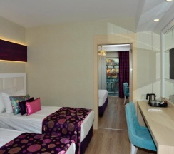 Семейный номер Standard с видом на окрестности в Azura Deluxe Resort & Spa