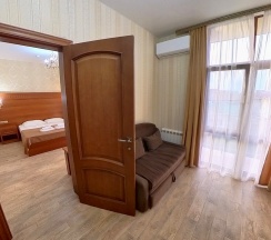 Семейный двухкомнатный с балконом в Гриф