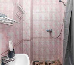 Двухместный Стандартный номер с двуспальной кроватью и балконом в гостевом доме SV на 2 этаже в Милка