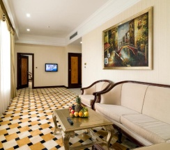Люкс с 2 комнатами в Royal Tulip Almaty