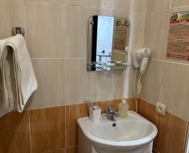 Четырехместный номер с 1 двуспальной или 2 односпальными кроватями в Аврора