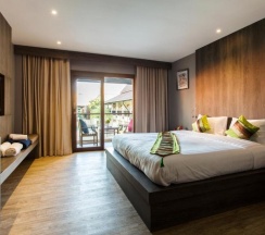 Двухместный номер Deluxe с видом на бассейн двуспальная кровать в Отель Naiya Buree Boutique Resort