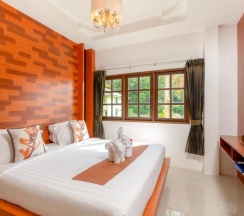Двухместное бунгало Deluxe с видом на сад двуспальная кровать в Club Bamboo Boutique Patong Beach Resort
