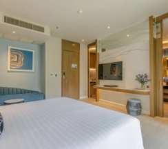 Двухместный полулюкс Pool Access 1st Floor с балконом двуспальная кровать в Отель Metadee Concept Hotel