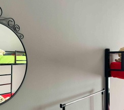 Кровать в женском 8-местном номере (удобства на этаже) в Привалъ №17