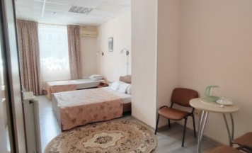 Трехместный номер 1 категории с двухспальной кроватью, полным сан. узлом в Фатима