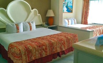 Двухместный люкс с видом на море двуспальная кровать в The Palms Resort of Mazatlan