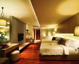 Четырёхместный номер Sunset Deluxe с балконом и с видом на бассейн в Phuket Graceland Resort And Spa