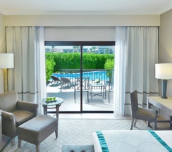 Номер Swim Up семейный Deluxe в Steigenberger Alcazar
