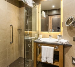 НОМЕР С БОЛЬШОЙ КРОВАТЬЮ (KING SIZE) в Doubletree by Hilton Tyumen