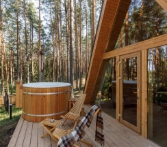 А-фрейм с террасой и купелью в Orsha River Club
