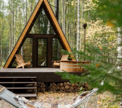 Коттедж Comfort с красивым видом из окна в Deep Lake House