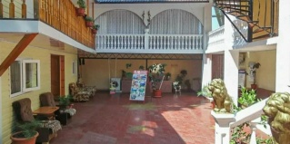 Лоо: Гостевой дом Людмила