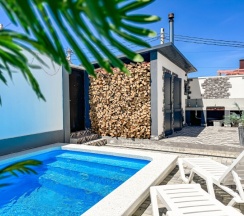 Дом 150кв.м. с 4 спальнями, кухней-гостиной и 3 санузлами, вмещает до 10 человек. в Villa Harizma