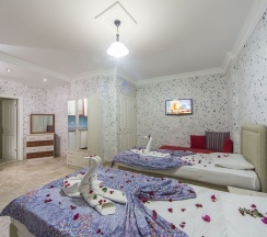 Двухместный номер Standard c 1 комнатой с видом на море двуспальная кровать в Milano Beach Family Hotel
