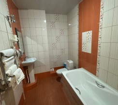 Люкс двухкомнатный с балконом в Николаевский