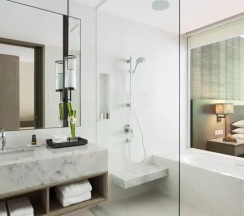 Четырёхместный номер с балконом и с видом на сад в Phuket Marriott Resort And Spa, Nai Yang Beach