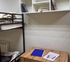 Кровать в 10-местном общем номере в Сити-В