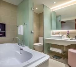 Двухместный клубный люкс Deluxe двуспальная кровать в Mercure Hai Phong