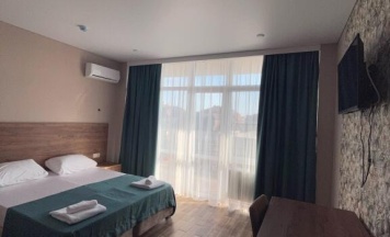 Пятиместный люкс с балконом и с красивым видом из окна в Атлас