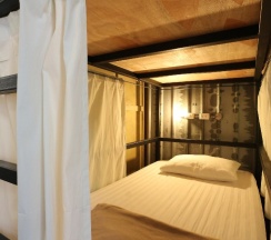 Кровать в общем номере в Nivas Siam Hostel
