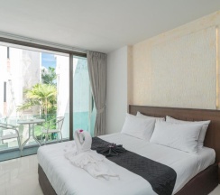 Двухместный номер Standard с балконом двуспальная кровать в Destination Patong