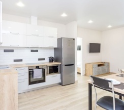 Номер Superior в Квартира на сутки Маяк Минск Метро 5 мин Wi-Fi Кондиционер Кухня объединена с жилой зоной Отдельная спальня Отчётные документы