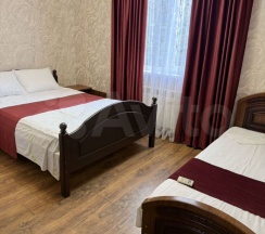 Трехместный номер с двуспальной и односпальной кроватями в Самсар