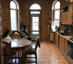 Коттедж с красивым видом из окна в Усадьба Новознаменская